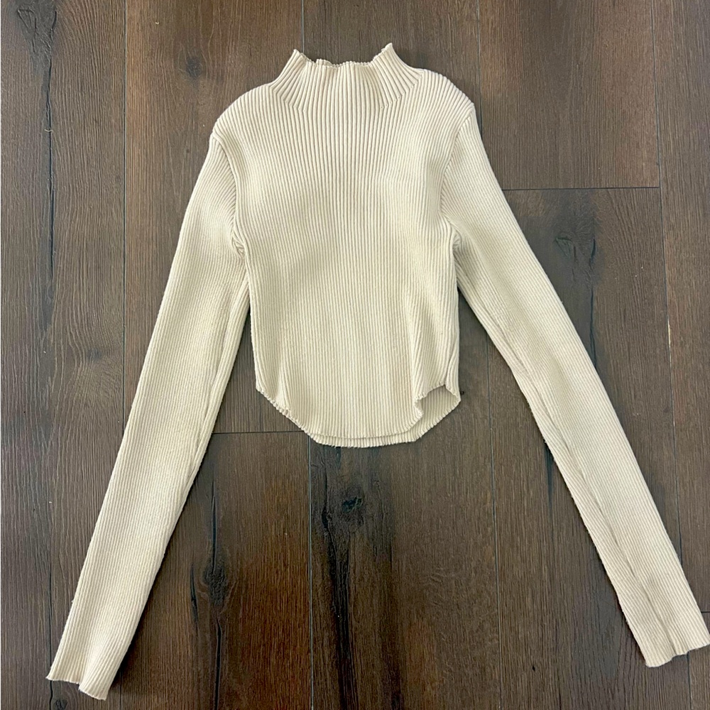 Long sleeve crop top